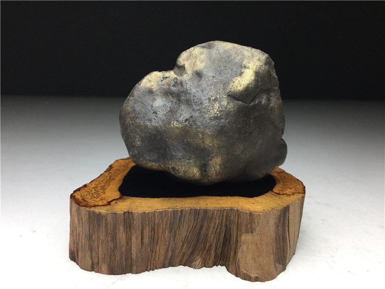 隕石・銅化・鉄隕石・磁石にくっつく・原石　マダガスカル　重さ約435ｇ