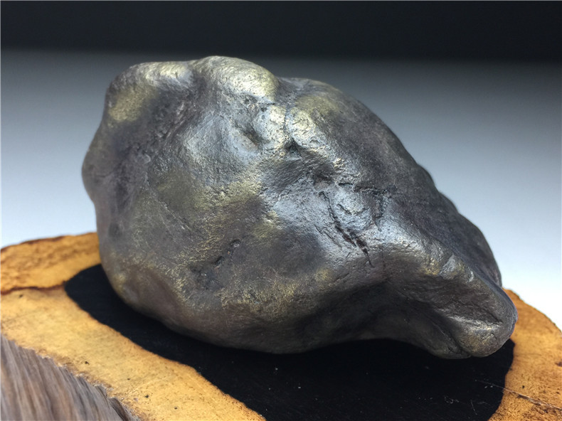 隕石・銅化・鉄隕石・磁石にくっつく・原石　マダガスカル　重さ約435ｇ