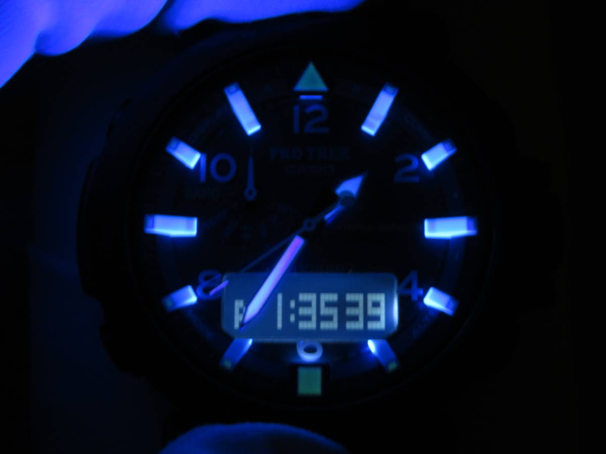 未使用 PRG-650YL-2JF (プロトレック ネオンイルミネーター NAVY BLUE SERIES ネイビーブルーシリーズ レザーバンドモデル)