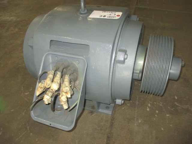 125) 東芝 モーター 37kw×4P TIKK シャフト 58パイ、キー 10×15 125) 東芝 モーター 37kw×4P TIKK シャフト 58パイ、キー 10×15