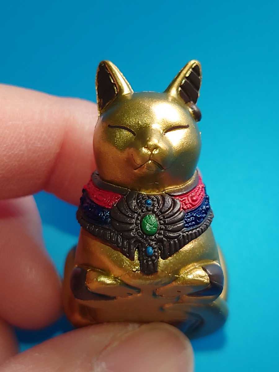 ㈱エポック社 カプセルコレクション なんとも猫らしいバステト神 ２:香箱座り(ゴールド) ひとつ300円のガチャ 2021年購入　愛らしいです_画像2
