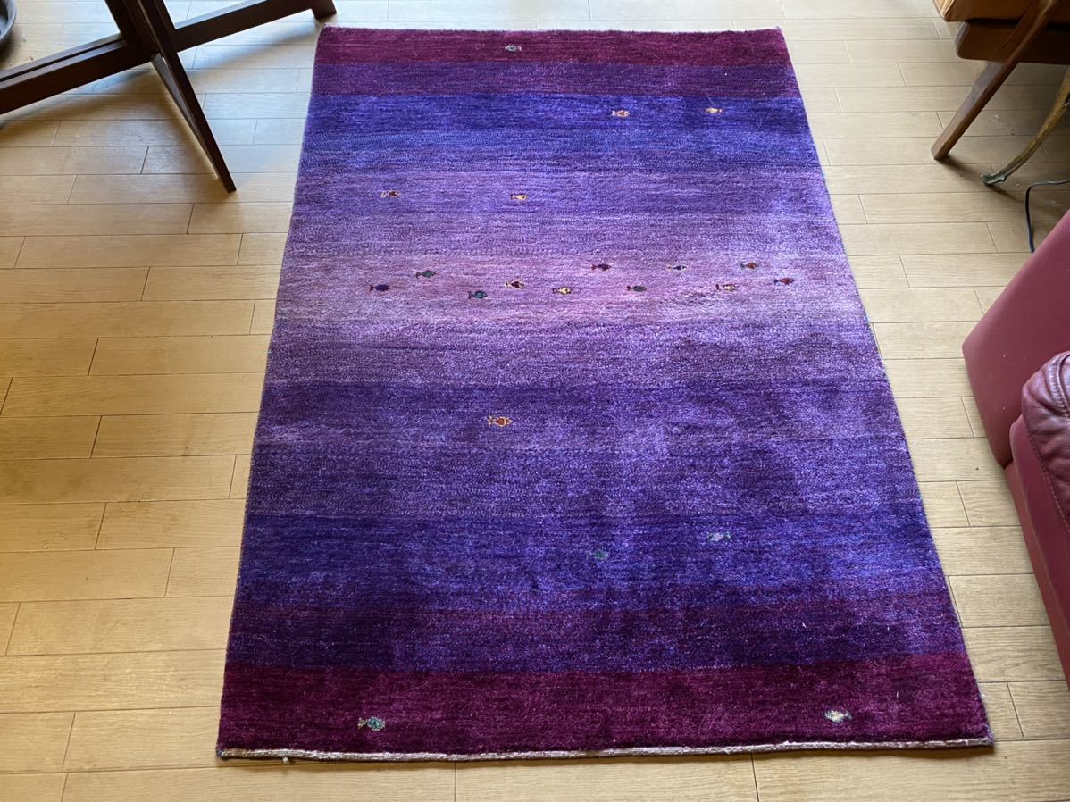 １枚は欲しいZollanvari社のギャッベ絨毯！美しい紫のグラデーションに魚柄もとても可愛い！四季を通じて使える毛足の長いペルシャ絨毯送込_画像1