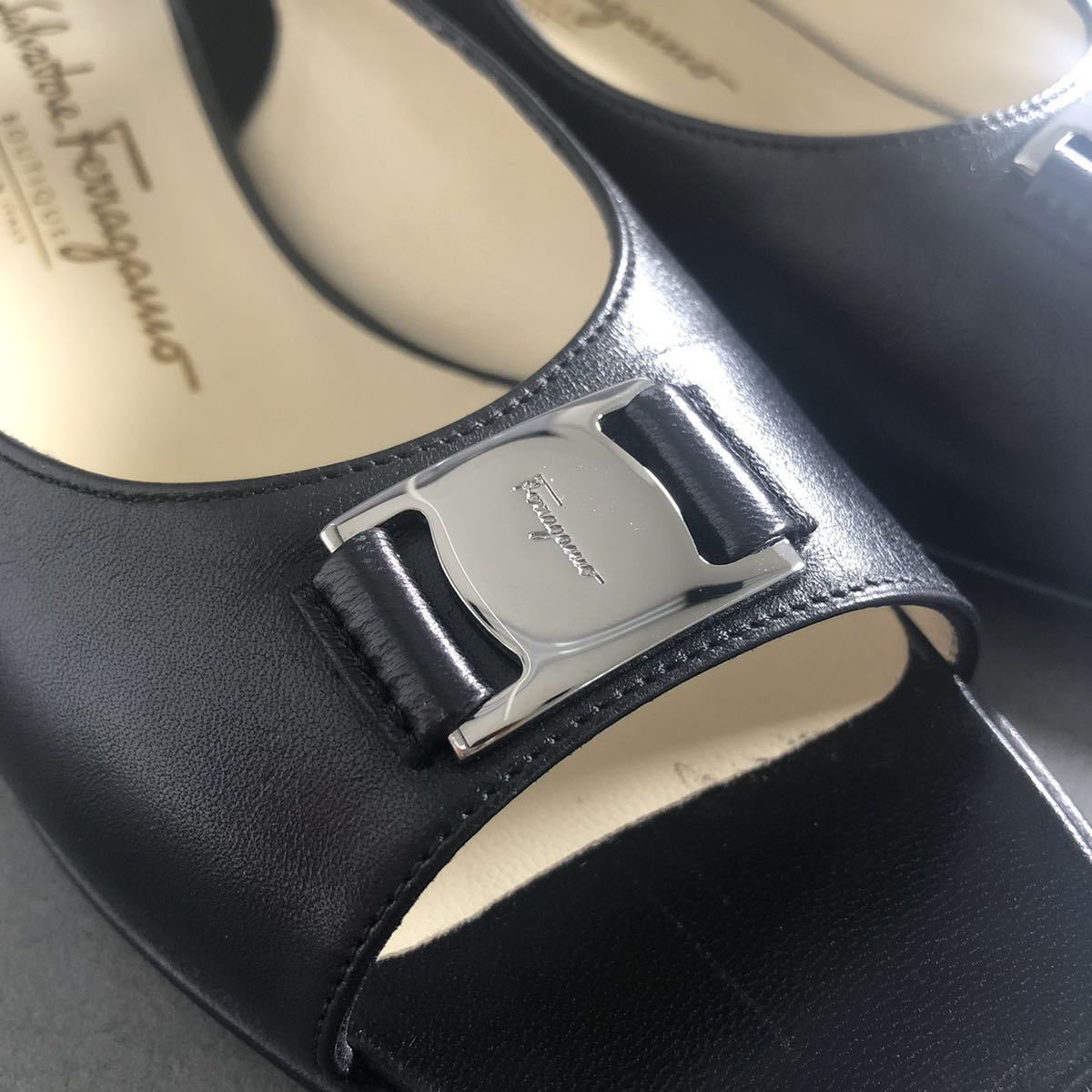 e20 Salvatore Ferragamo サルヴァトーレフェラガモ Renata サンダル バックストラップ 箱付き ローヒール 6.5 24cm程 レディース 女性用_画像7