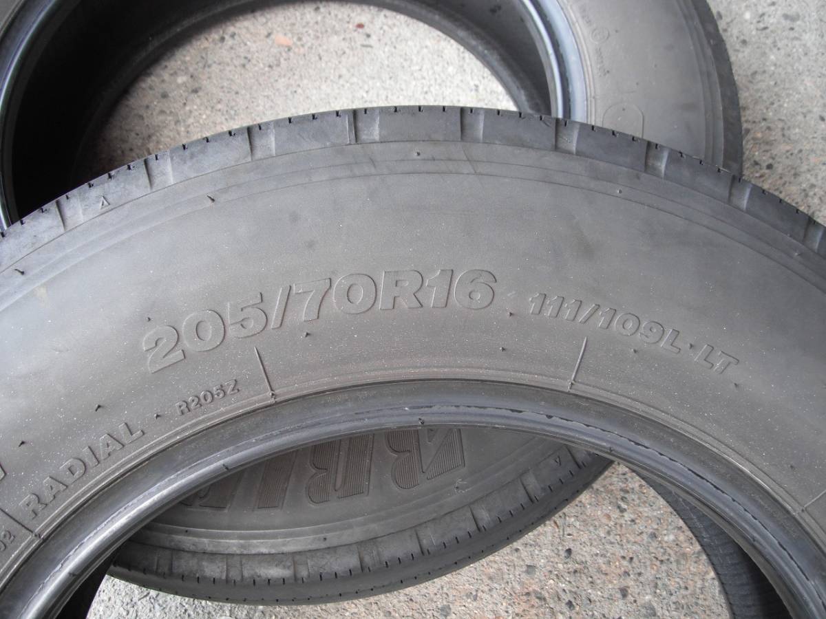 中古 ブリヂストン デュラヴィス R205 205/70R16 111/109 L LT 205/70-16 2本 トヨタ ダイナ デュトロ トヨエース フロント 予備 スペア_画像4