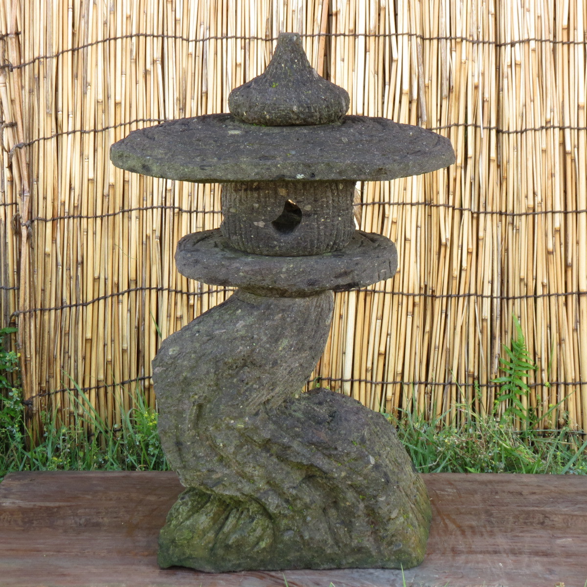 stone light . height 70.5. weight 41. nature tree type Kyushu production natural stone 