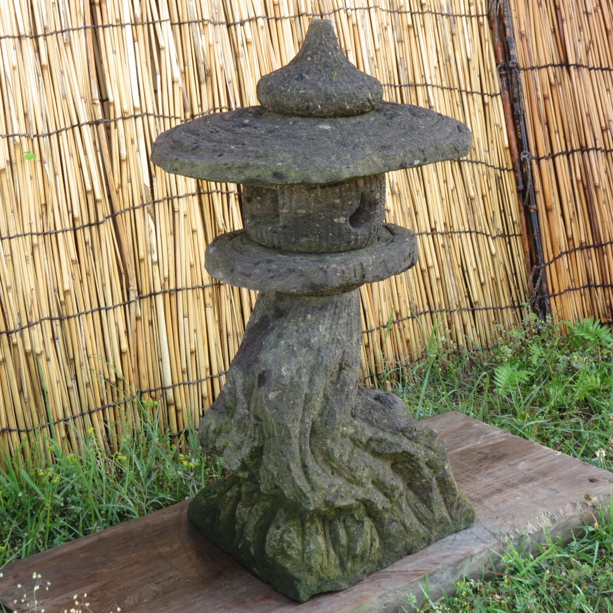 камень лампа . высота 70.5. масса 41. природа дерево type Kyushu производство натуральный камень 
