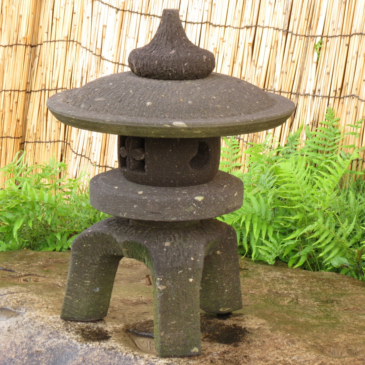  stone light . height 57.5. weight 26. circle snow see type Kyushu production natural stone 