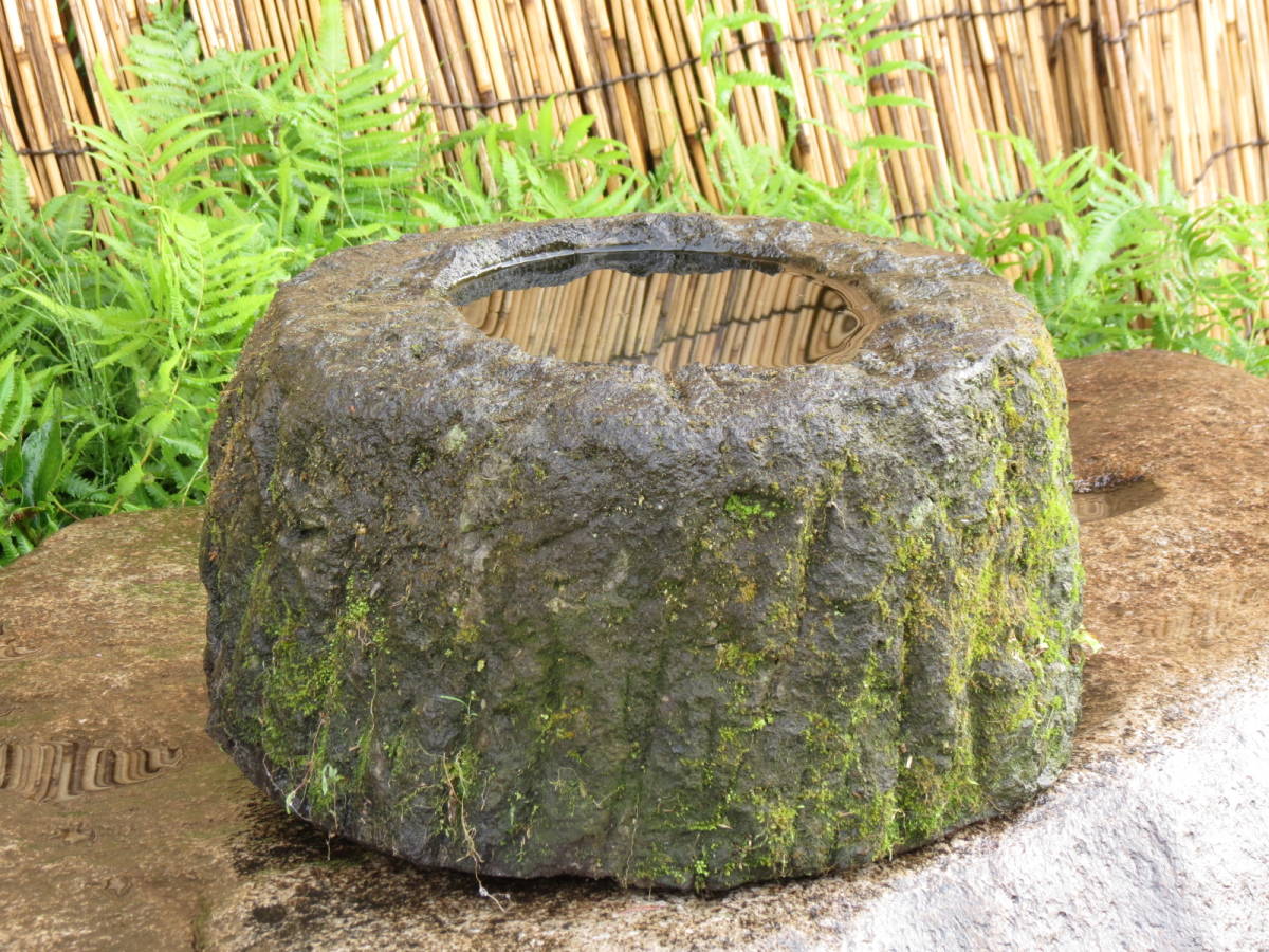 . width 39.5. weight 27. hand water pot garden stone Kyushu production natural stone 