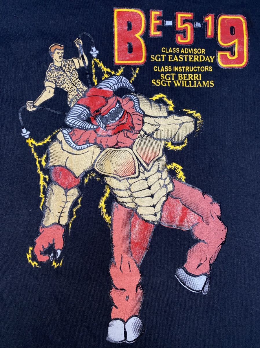 中古美品　us military be 5-19 UTILITIES construction company SGT コットンTシャツ　Mサイズ　ブラック_画像5