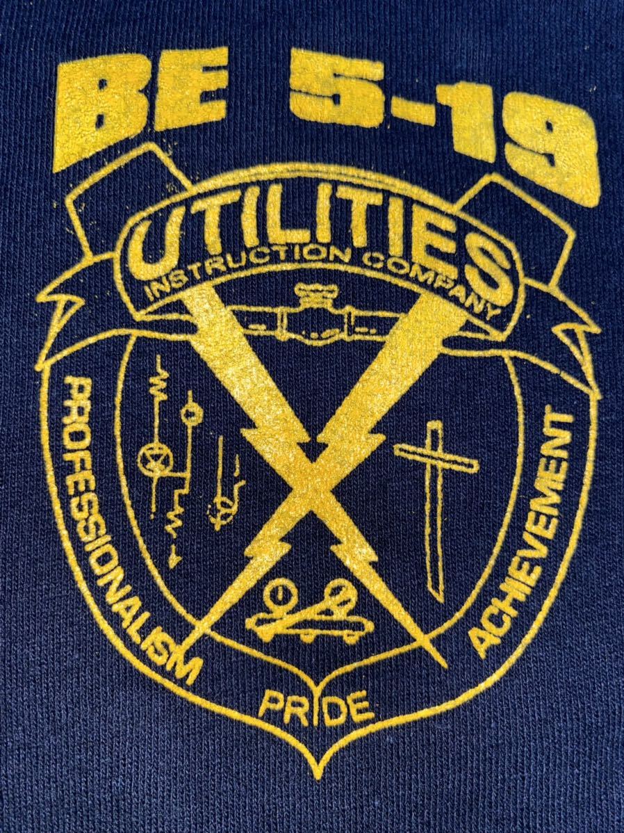 中古美品　us military be 5-19 UTILITIES construction company SGT コットンTシャツ　Mサイズ　ブラック_画像2