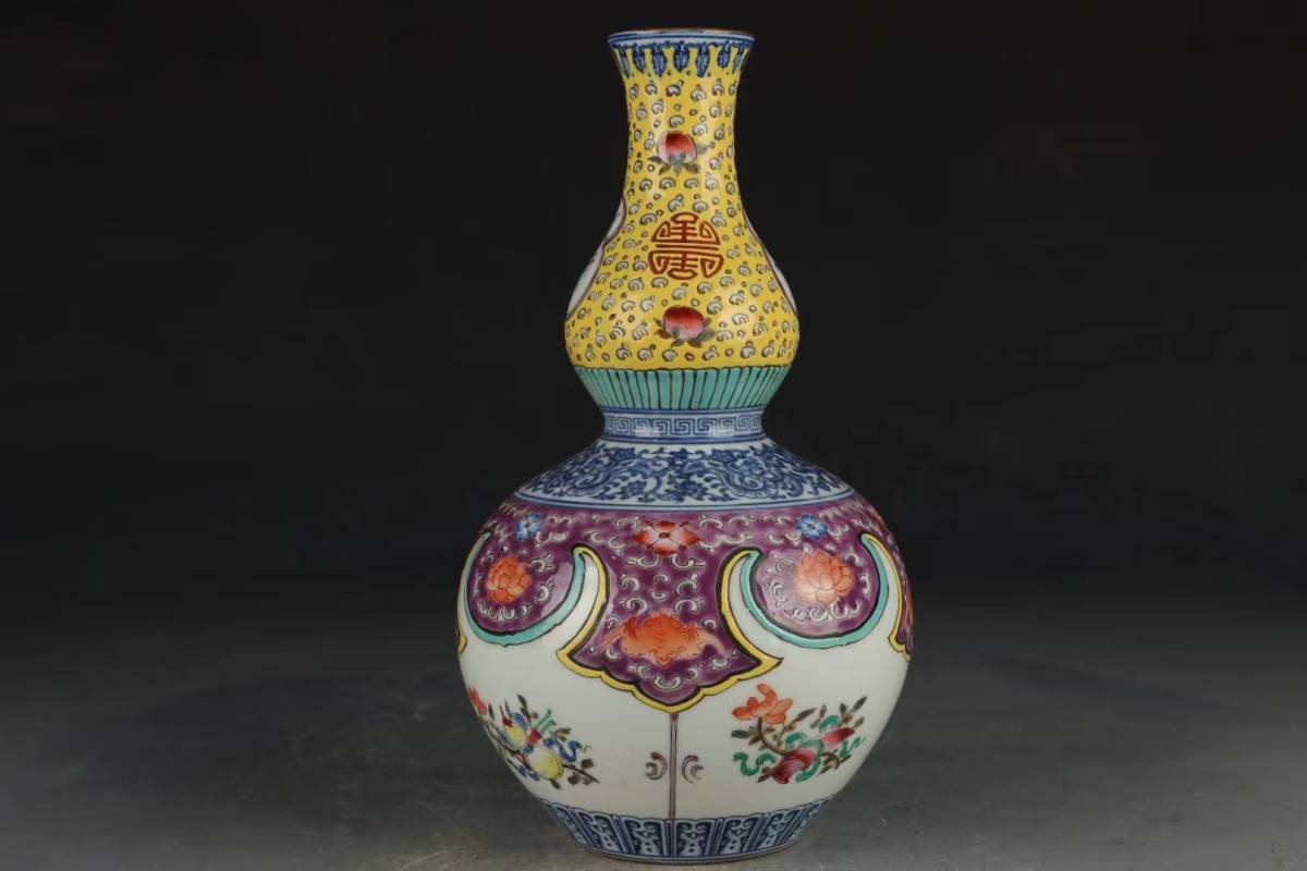 中国古美術・旧藏・古陶瓷品・手描き・粉彩・寿桃紋・瓷碗・彩繪・箱付・置物・古賞物 清・乾隆年製款・古陶磁器・青花粉彩八宝福寿花卉紋葫芦