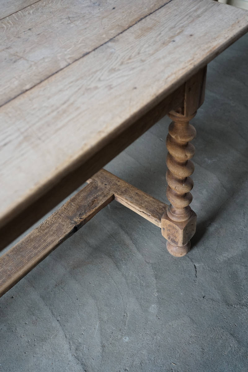 古い無垢材の木製スパイラル装飾脚のテーブル / 19世紀・北フランス / 古家具 古道具 古物 家具 机の画像4