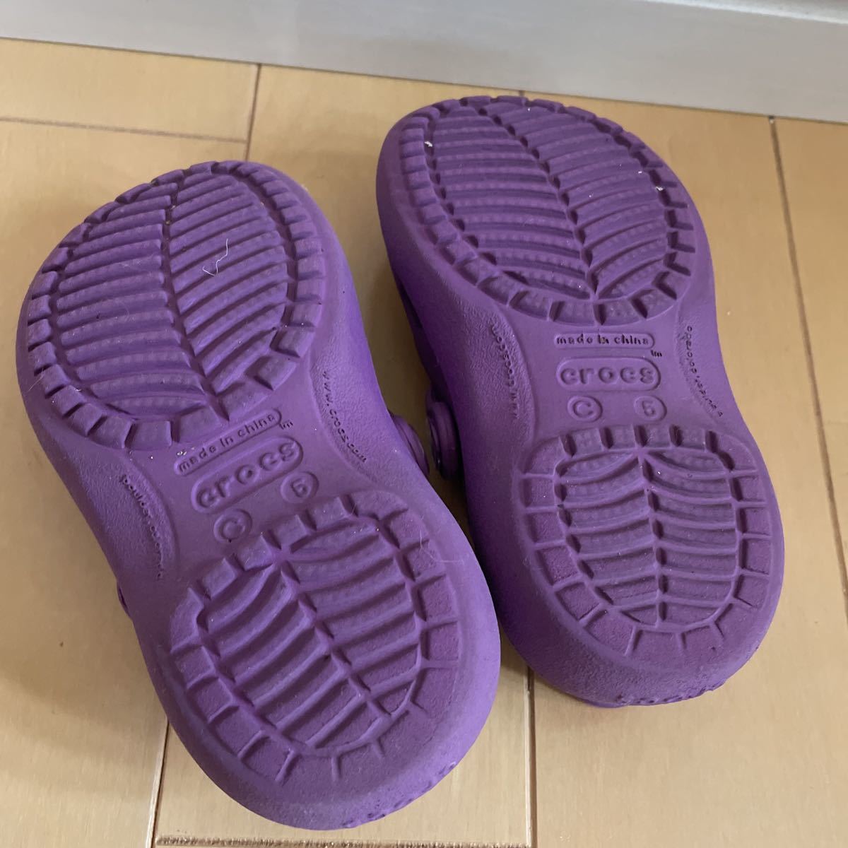 送料込み　クロックスサンダル 女の子　crocs C5/13cmくらい　紫　パープル　マイメロのシビッツ付き　送料無料_画像4