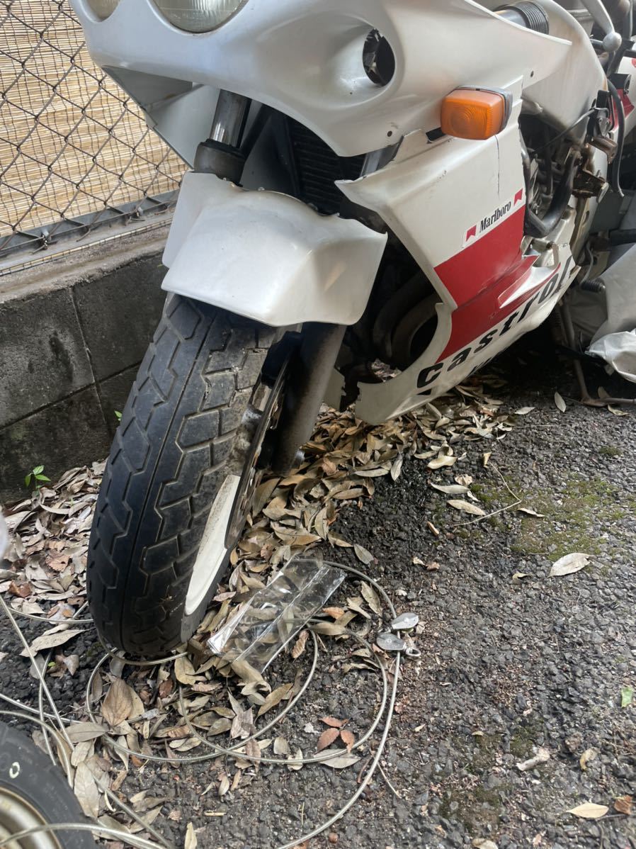 最大65%オフ!YAMAHA FZR250 3ln不動 ジャンク 部品取り カウル