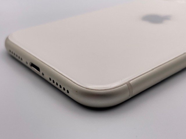 品 Apple アップル iPhone 11 64GB ホワイト SIMロック解除済み SIM 
