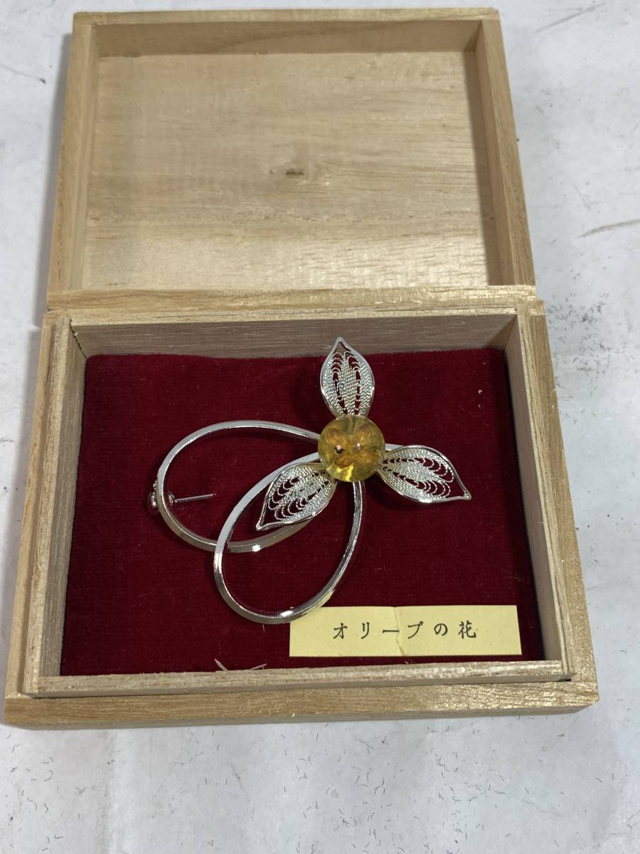 ★格安出品！！ オリーブの花 ブローチ 箱付き レディース アクセサリー 冠婚葬祭 小物 イエロー_画像1