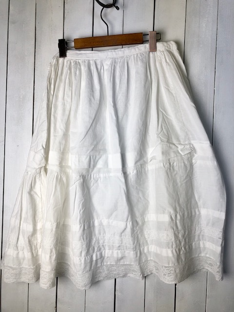 EURO古着 vintage ペチコート インナースカート 白 生成り オールド ヴィンテージ ヨーロッパ古着 ユーロ ロング レース付 フレア ●160-9