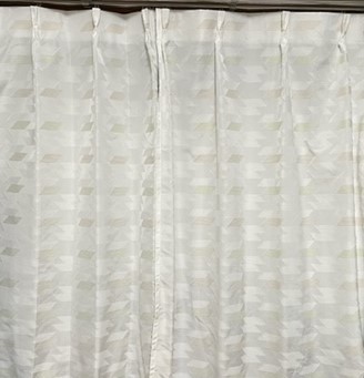 NITORI　ニトリの遮熱・遮像レースカーテン「フラップ」　試し吊りのみ　100×110センチ2枚組　オシャレ_参考　今使っている138センチ丈の上部です