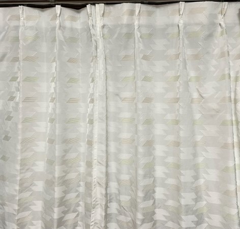 NITORI　ニトリの遮熱・遮像レースカーテン「フラップ」　試し吊りのみ　100×110センチ2枚組　オシャレ_参考　今使っている138センチ丈の上部