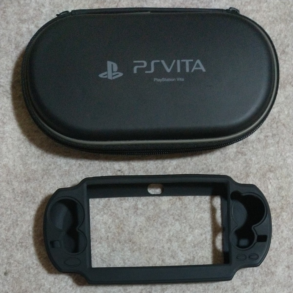 PS　VITA 本体　PCH-1100 AA01　3G/wifiモデル　ブラック　メモリーカード　ケーブル　セット