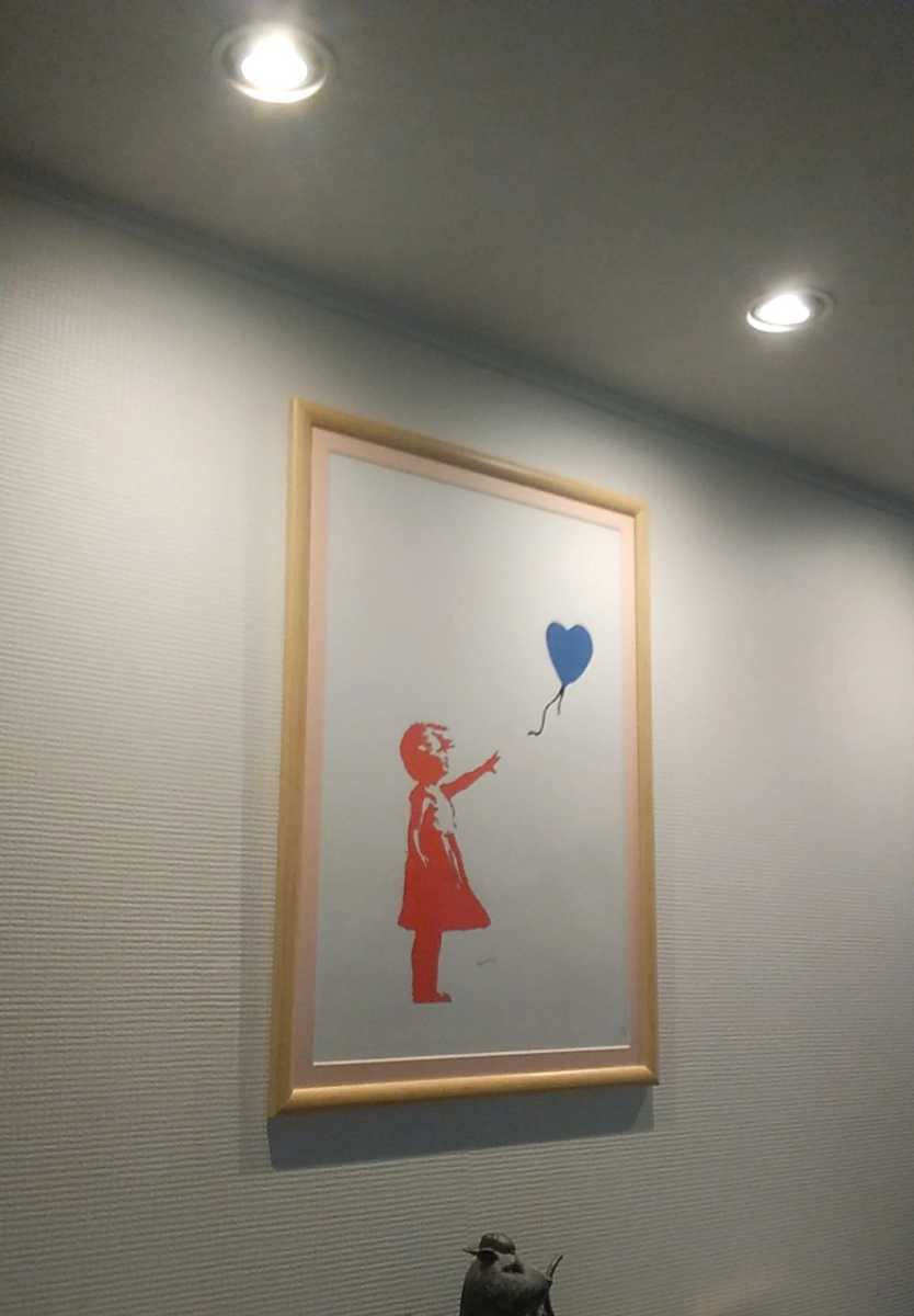 １円スタート Banksy バンクシー リトグラフ Girl with Balloon エスタンプ作品 edition No.30/150  イタリア語の販売証明書有(石版画、リトグラフ)｜売買されたオークション情報、yahooの商品情報をアーカイブ公開 -  オークファン（aucfan.com）
