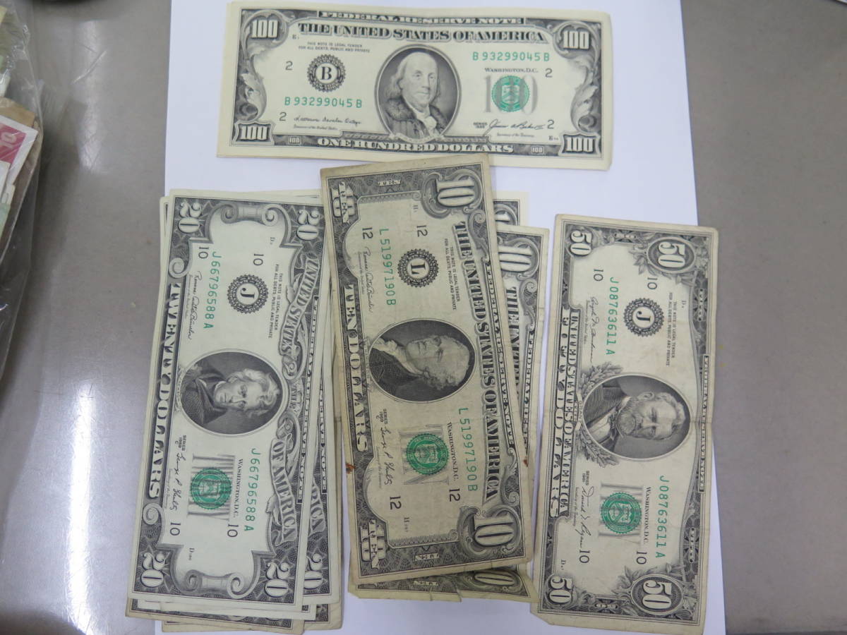 アメリカドル紙幣 100ドル札3枚 50ドル札1枚 20ドル札5枚 10ドル札3枚
