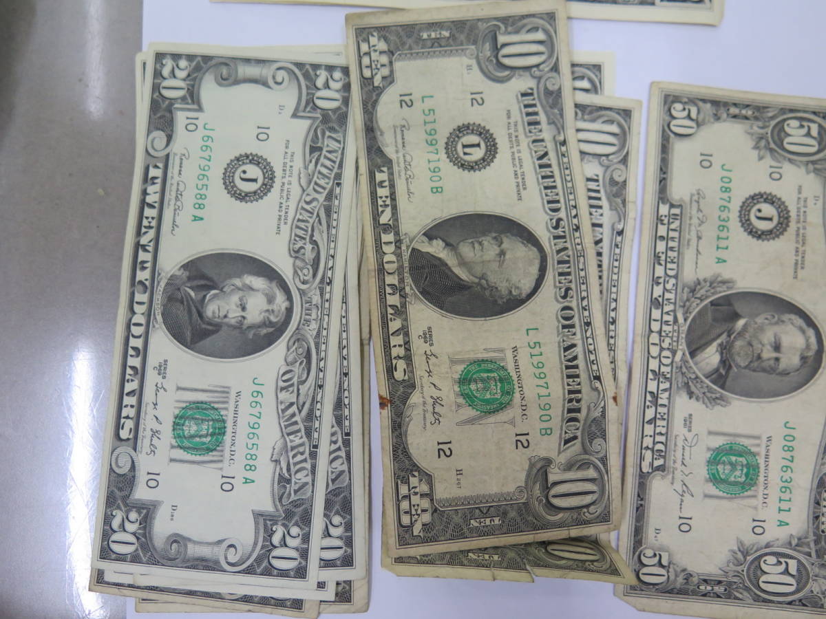 アメリカドル紙幣 100ドル札3枚 50ドル札1枚 20ドル札5枚 10ドル札3枚