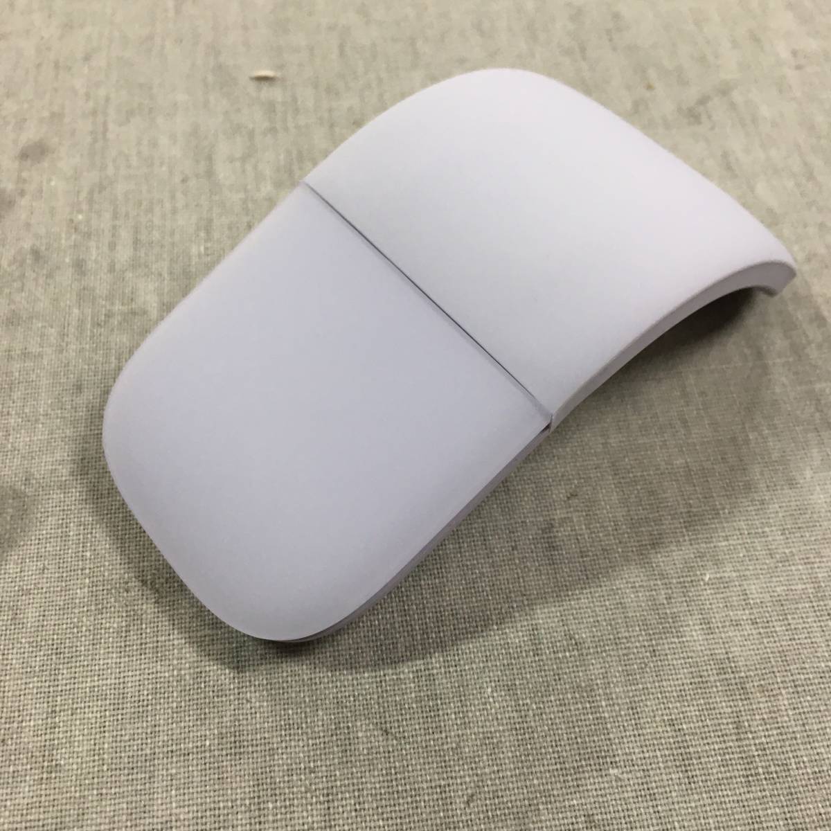 現状品 マイクロソフト マウス Bluetooth対応/薄型/小型 Arc Mouse 131.3x55.1x14.2mm Lilac ELG-00020_画像3