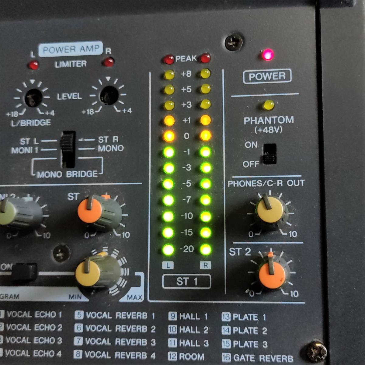 送料無料) YAMAHA EMX2000 12ch パワードミキサー 200W+200W/4Ω 送料無料) YAMAHA EMX2000 12ch パワードミキサー 200W+200W/4Ω