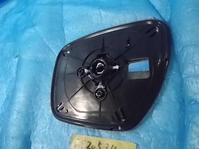  Premacy CREW right door mirror lens NAI20534