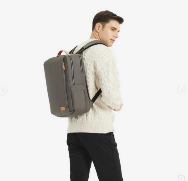 美品 Nordace Siena 軽量リュック デイリーバックパック 黒 リュック