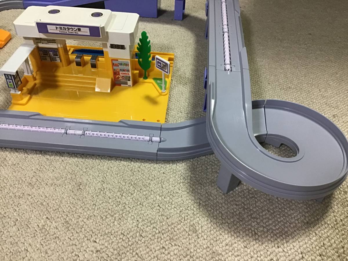 トミカタウン すいすいロード 駅&踏切セット 動作確認済 絶版 トミカタウン すいすいロード 駅&踏切セット 動作確認済 絶版