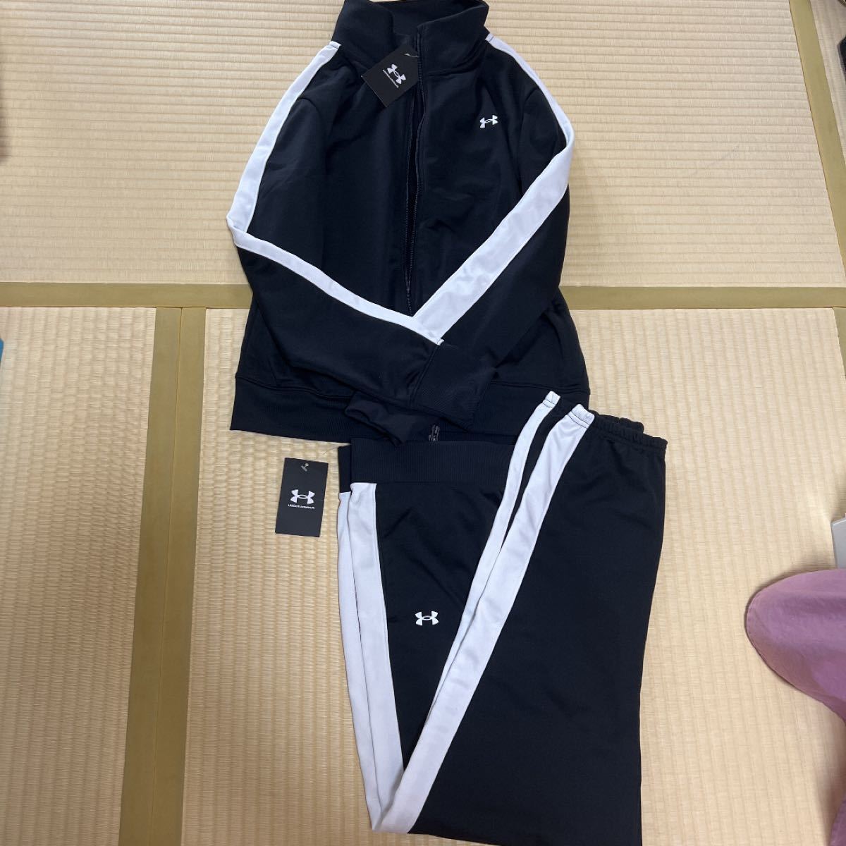 アンダーアーマー フィッティド 上下セット ジャージ トラックパンツ ブラック 新品未使用 UNDER ARMOUR 特売イチオリーズ アンダーアーマー フィッティド 上下セット ジャージ トラックパンツ ブラック テーラードジャケット