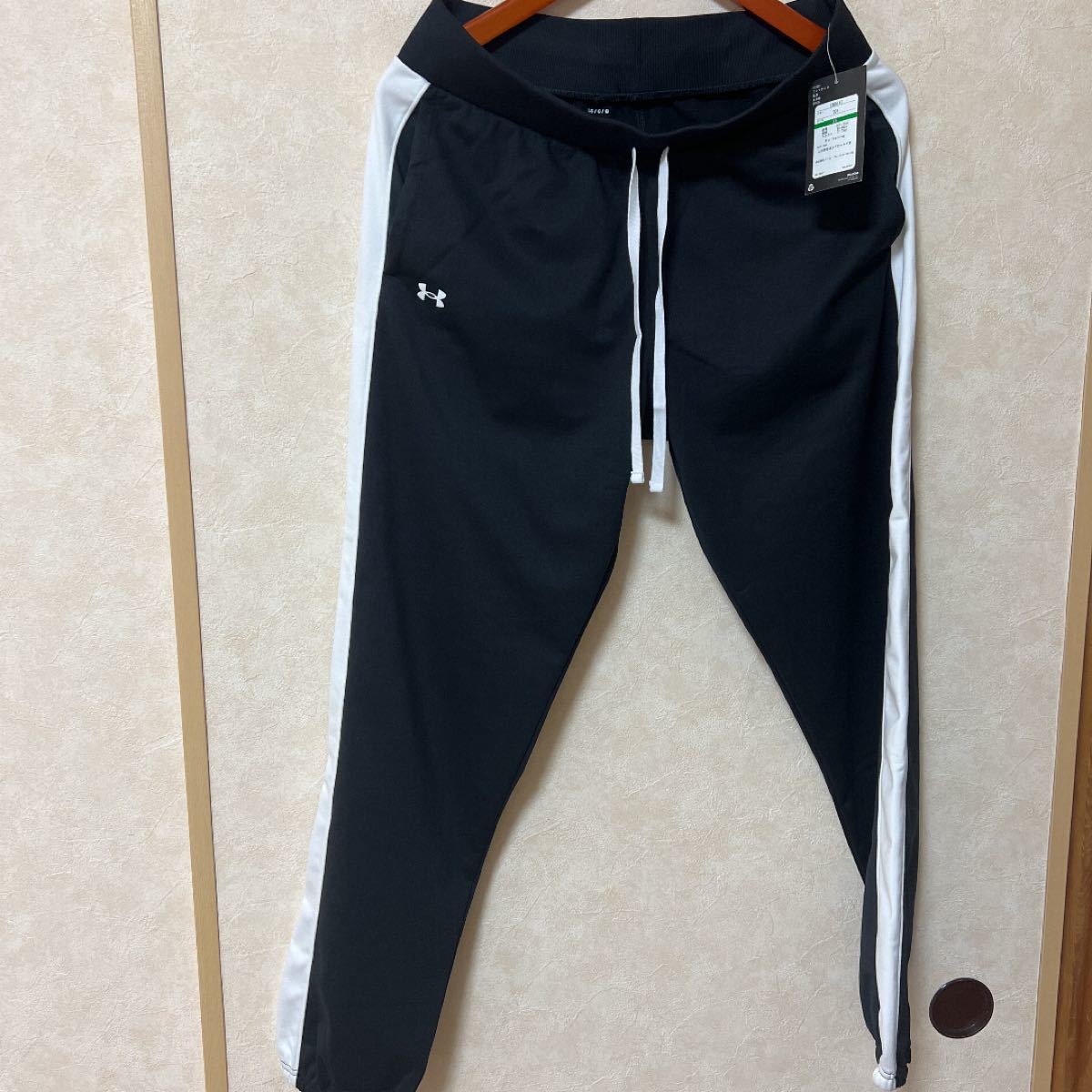 アンダーアーマー フィッティド 上下セット ジャージ トラックパンツ ブラック 新品未使用 UNDER ARMOUR 特売イチオリーズ アンダーアーマー フィッティド 上下セット ジャージ トラックパンツ ブラック テーラードジャケット