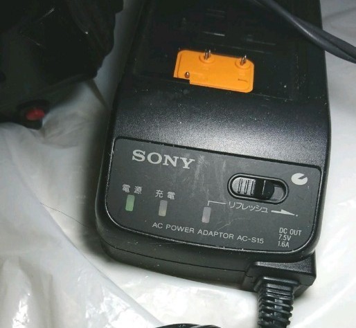 SONY Handycam video Hi8 (CCD-TR900)＆AC POWER ADAPTOR (AC-S15) セット