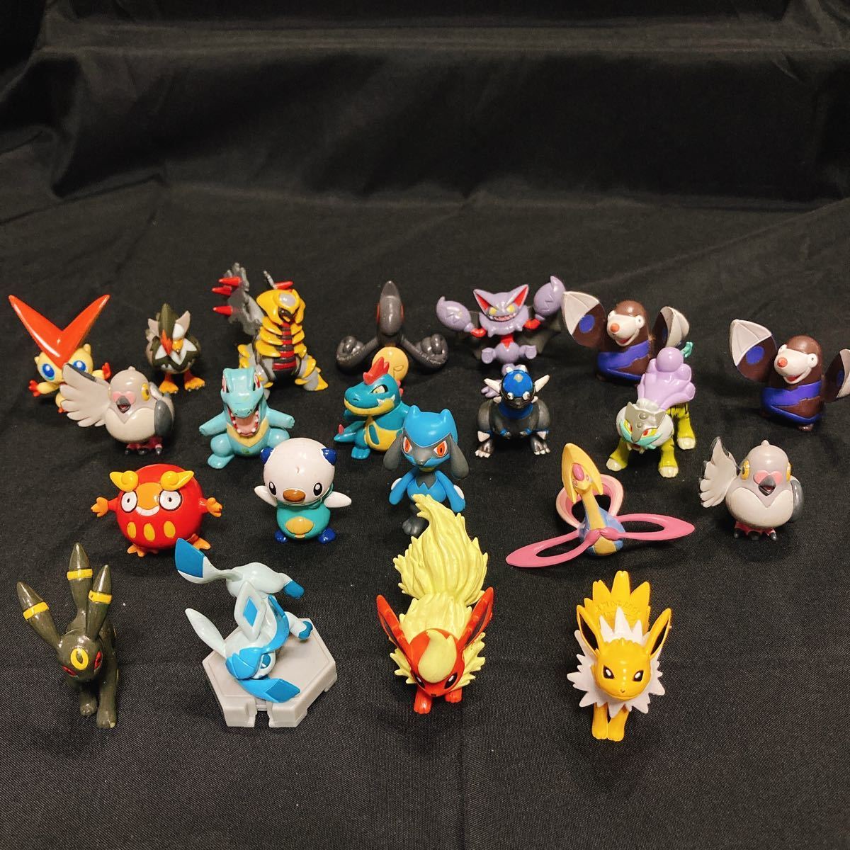 ポケモン モンコレ フィギュア 約130体 大量 伝説 幻 廃盤 多数 ポケモン モンコレ フィギュア 約130体 大量 伝説 幻 廃盤 多数