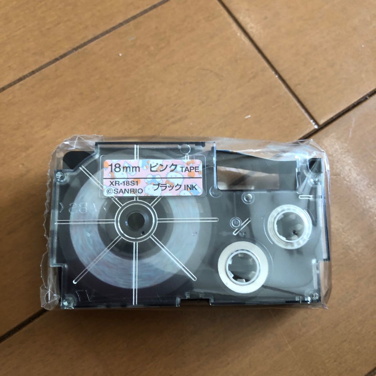カシオ　ネームランド　ハローキティ　ピンクテープ　18mm サンリオ 黒文字