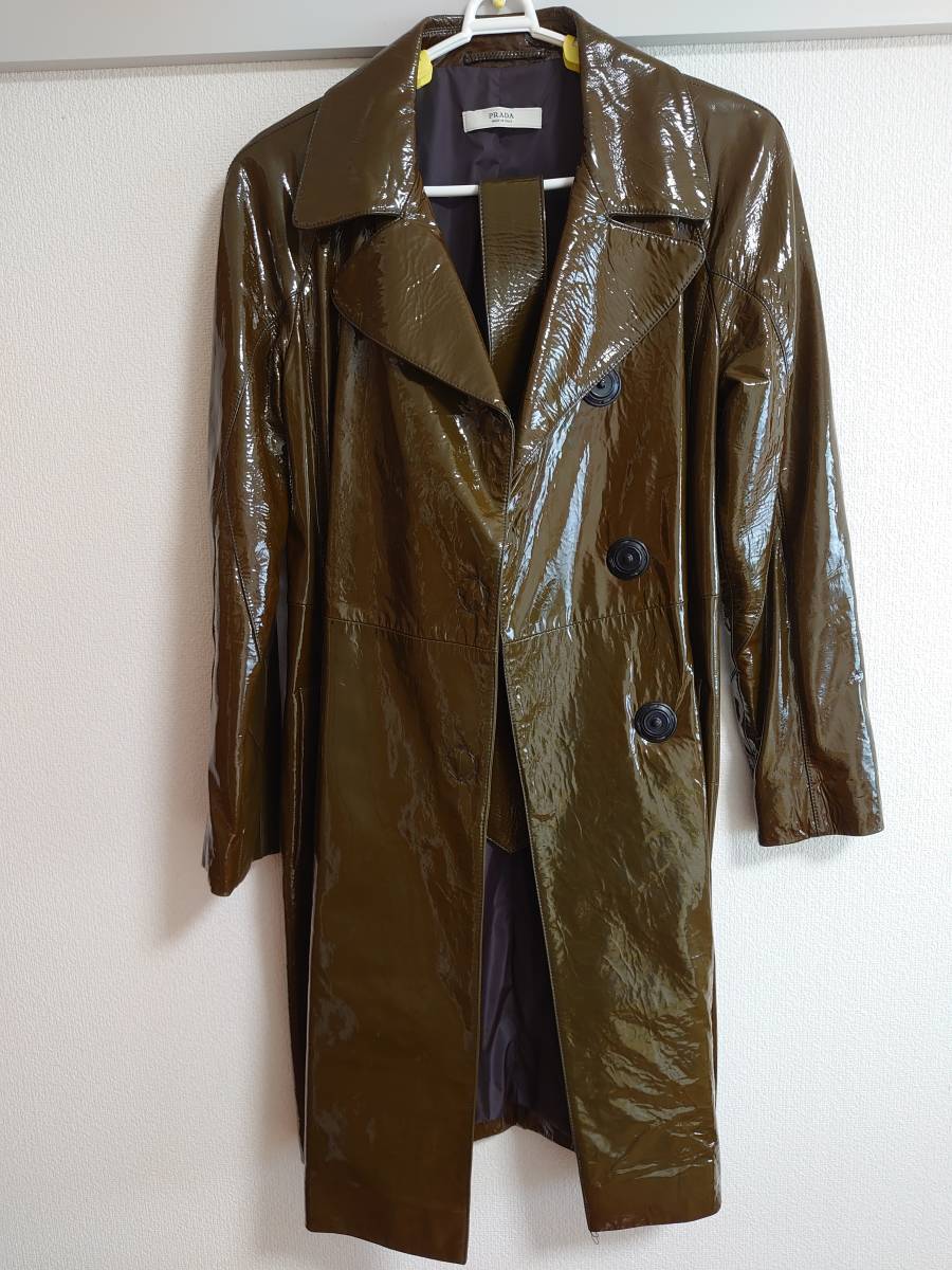 レッド系 エナメル レザー トレンチ コート - 通販 - motelparati.com.br