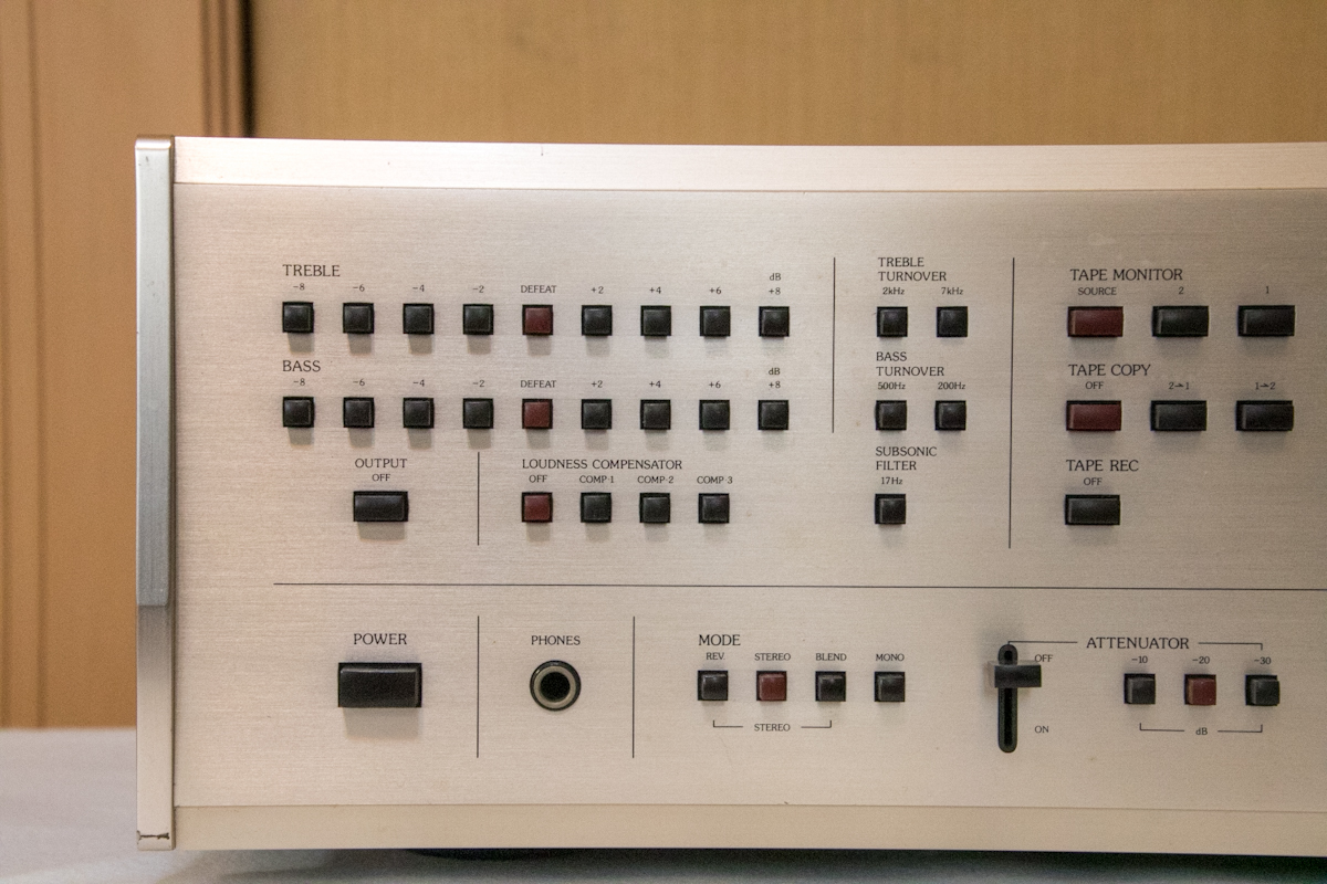 □ Accuphase アキュフェーズ コントロールアンプ C-240 ジャンク □ □ Accuphase アキュフェーズ コントロールアンプ C-240 ジャンク □