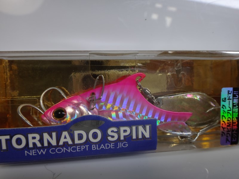 TORNADO SPIN 30g PINK　激レア！　トルネードスピン レーザーピンクバック　ブレードは シェル貼り アワビ　鉄板　テッパン_画像1