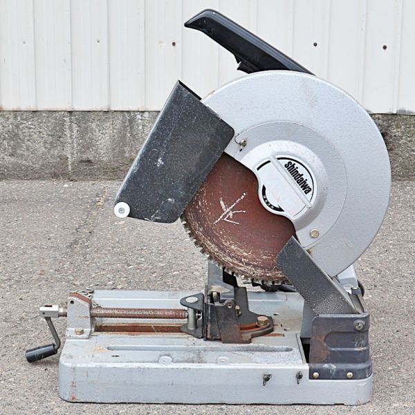 新潟発】新ダイワ チップソーカッター LA305 高速切断機 100V 50 新潟発】新ダイワ チップソーカッター LA305 高速切断機 100V 50
