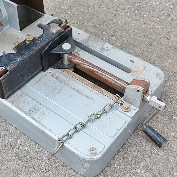 新潟発】新ダイワ チップソーカッター LA305 高速切断機 100V 50 新潟発】新ダイワ チップソーカッター LA305 高速切断機 100V 50