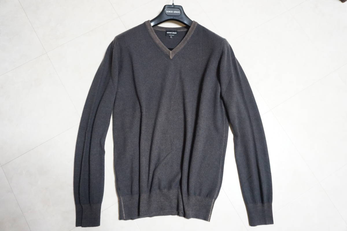 ジョルジオアルマーニ 黒×白Vネックセーター