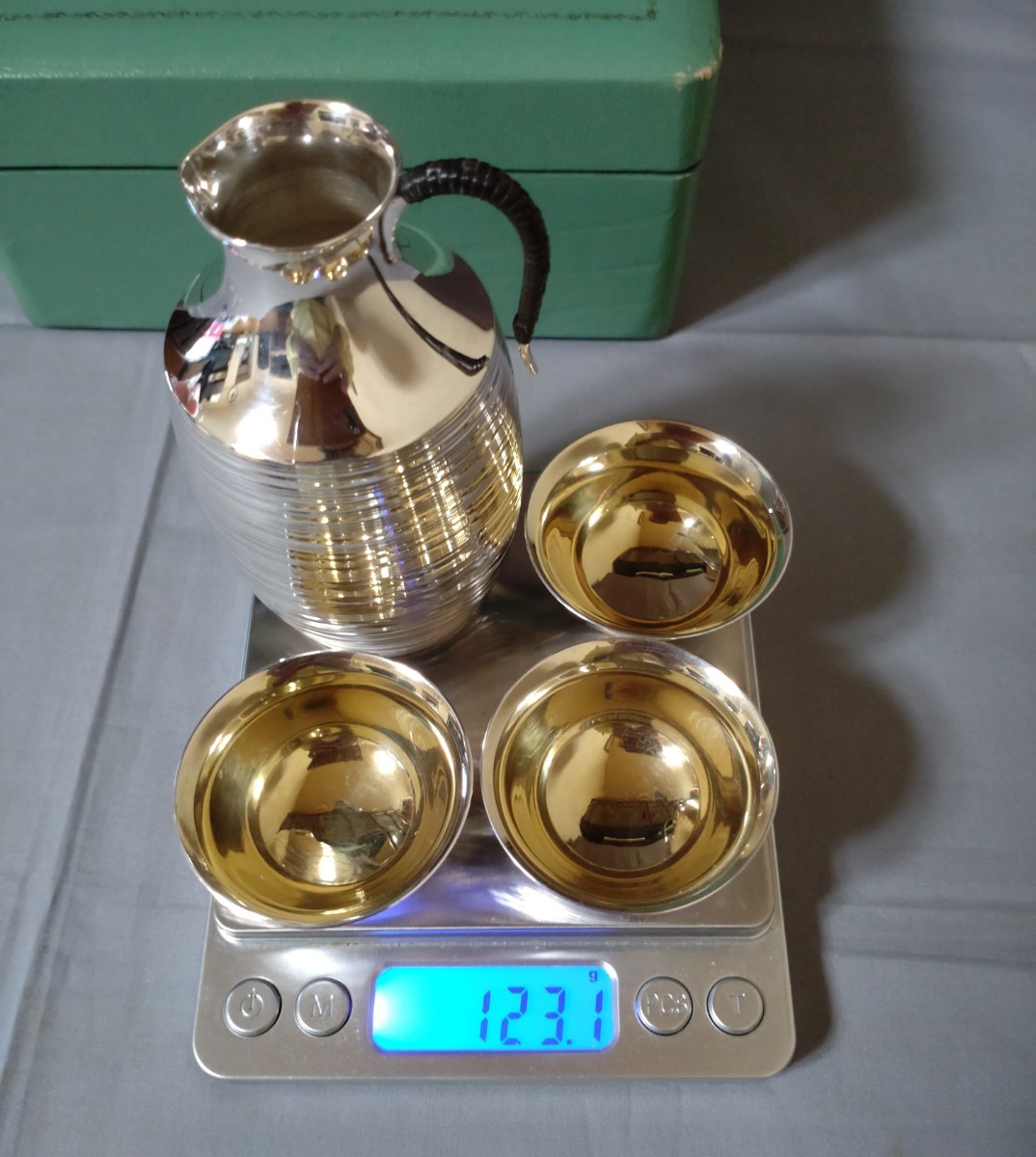 銀製三越/徳利 お猪口セット/共箱付き/純銀/銀製品/銀器/銀盃/酒 銀製三越/徳利 お猪口セット/共箱付き/純銀/銀製品/銀器/銀盃/酒