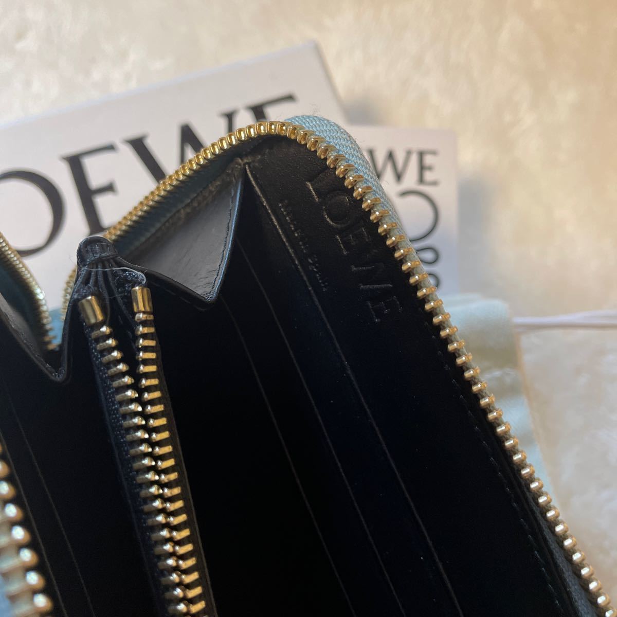 美品】ロエベ 長財布 エンボス レザー アナグラム ラウンド 美品】ロエベ 長財布 エンボス レザー アナグラム ラウンド