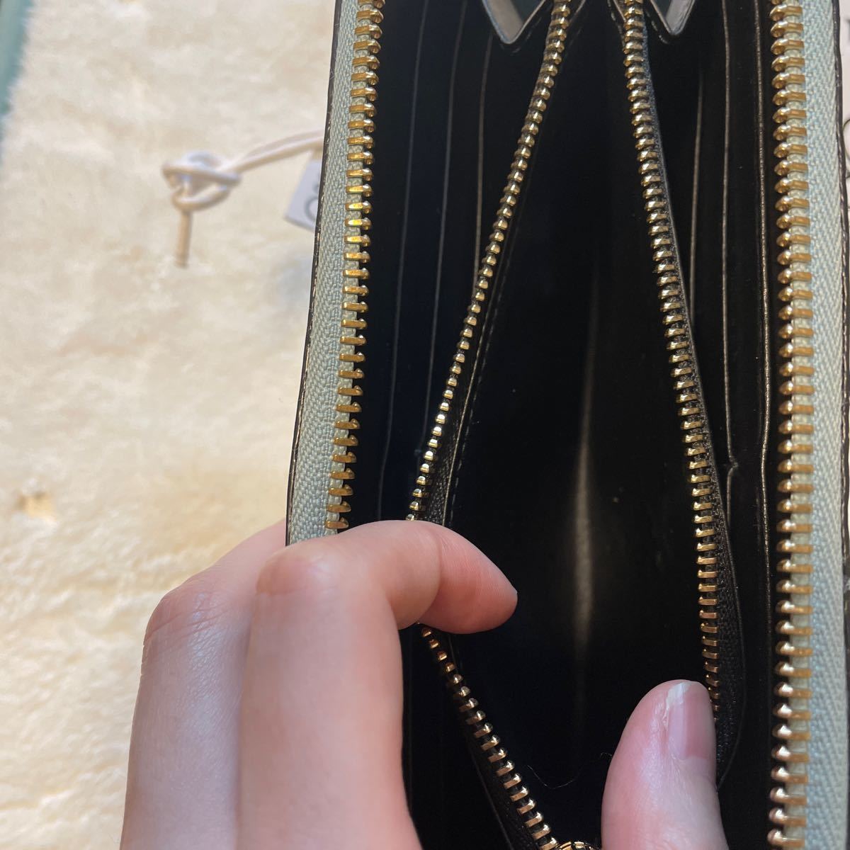 美品】ロエベ 長財布 エンボス レザー アナグラム ラウンド 美品】ロエベ 長財布 エンボス レザー アナグラム ラウンド