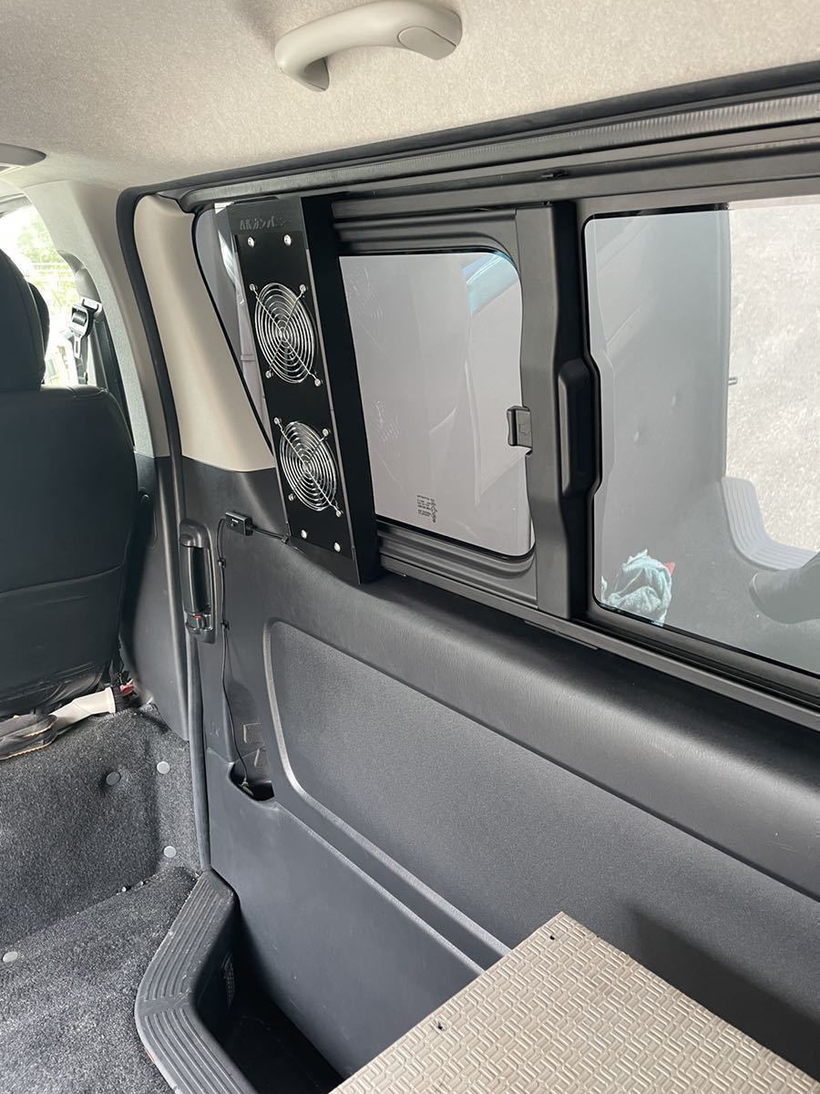 ハイエース200系専用設計 換気ファン 運転席側スライド小窓 ハイエース200系専用設計 換気ファン 運転席側スライド小窓