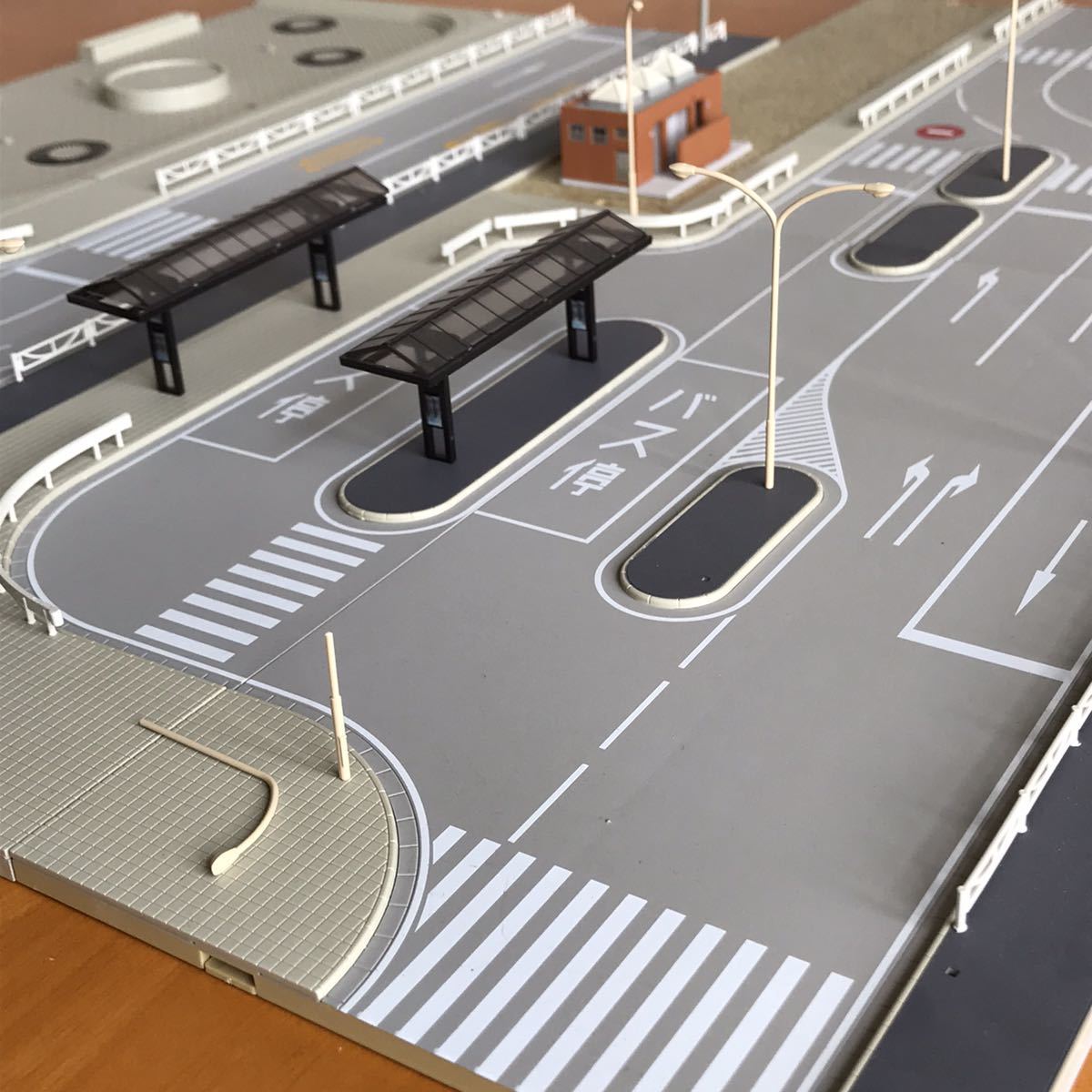 ジオタウン 駅前道路セット ジオラマベース KATO 鉄道模型 完成品 ジオタウン 駅前道路セット ジオラマベース KATO 鉄道模型 完成品