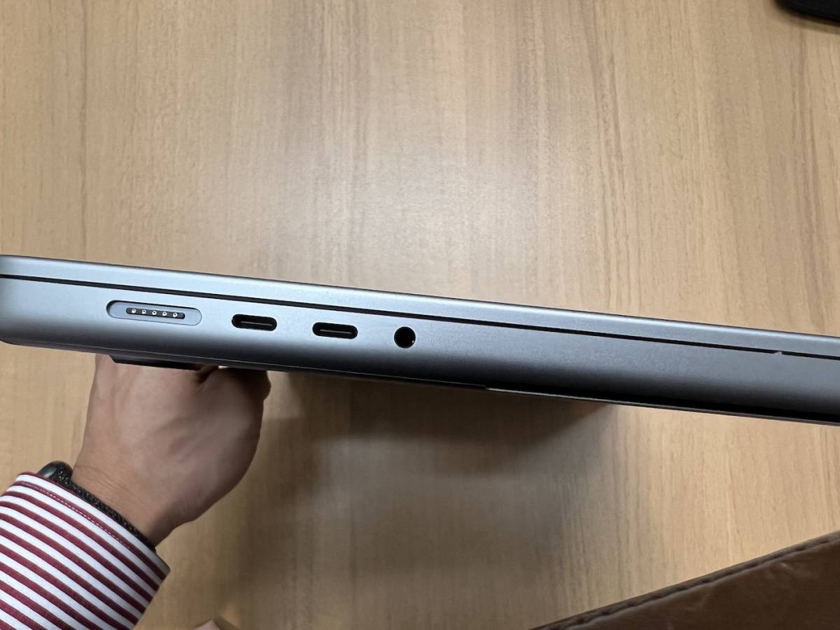 Yahoo!オークション - 使用小・美品 Apple MacBook Pro (16-inch Yahoo!オークション - 使用小・美品 Apple MacBook Pro (16-inch