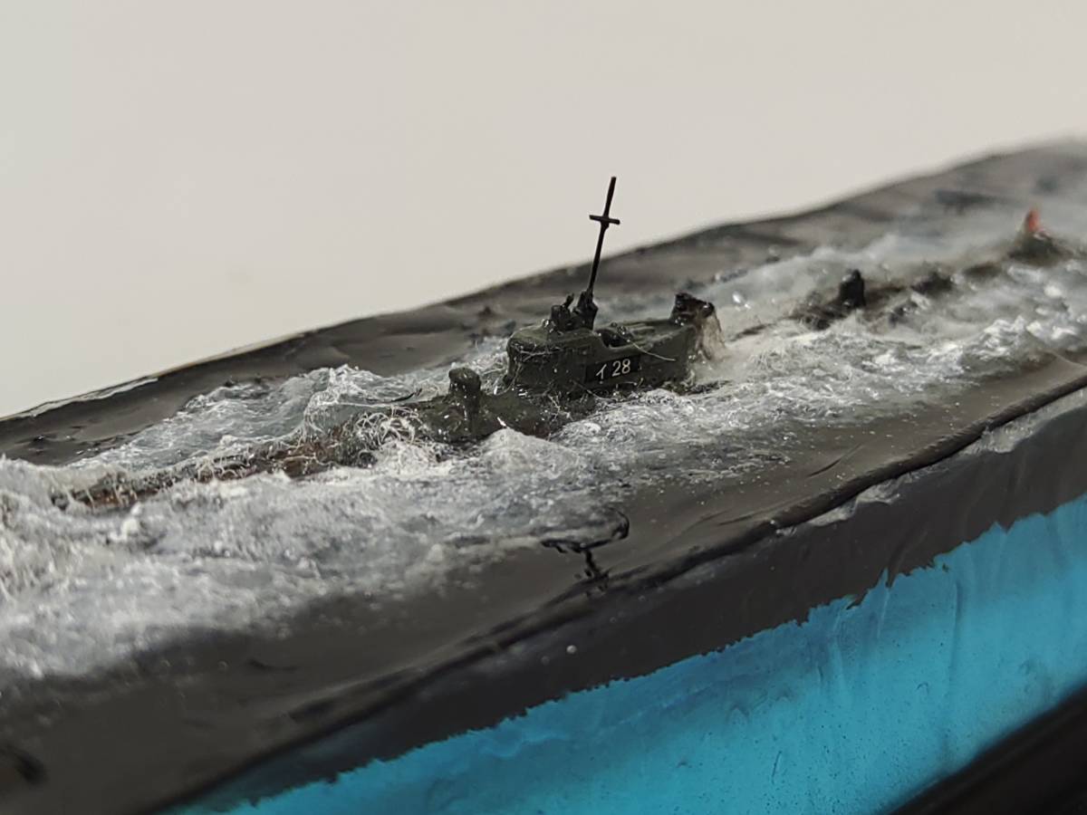 帝国海軍潜水艦伊-28 1/700 ジオラマ完成品 カットアクリル 帝国海軍潜水艦伊-28 1/700 ジオラマ完成品 カットアクリル